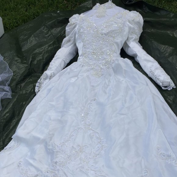 Gorgeous Wedding Dress -Make payments thru Affirm! - Picture 2 of 13